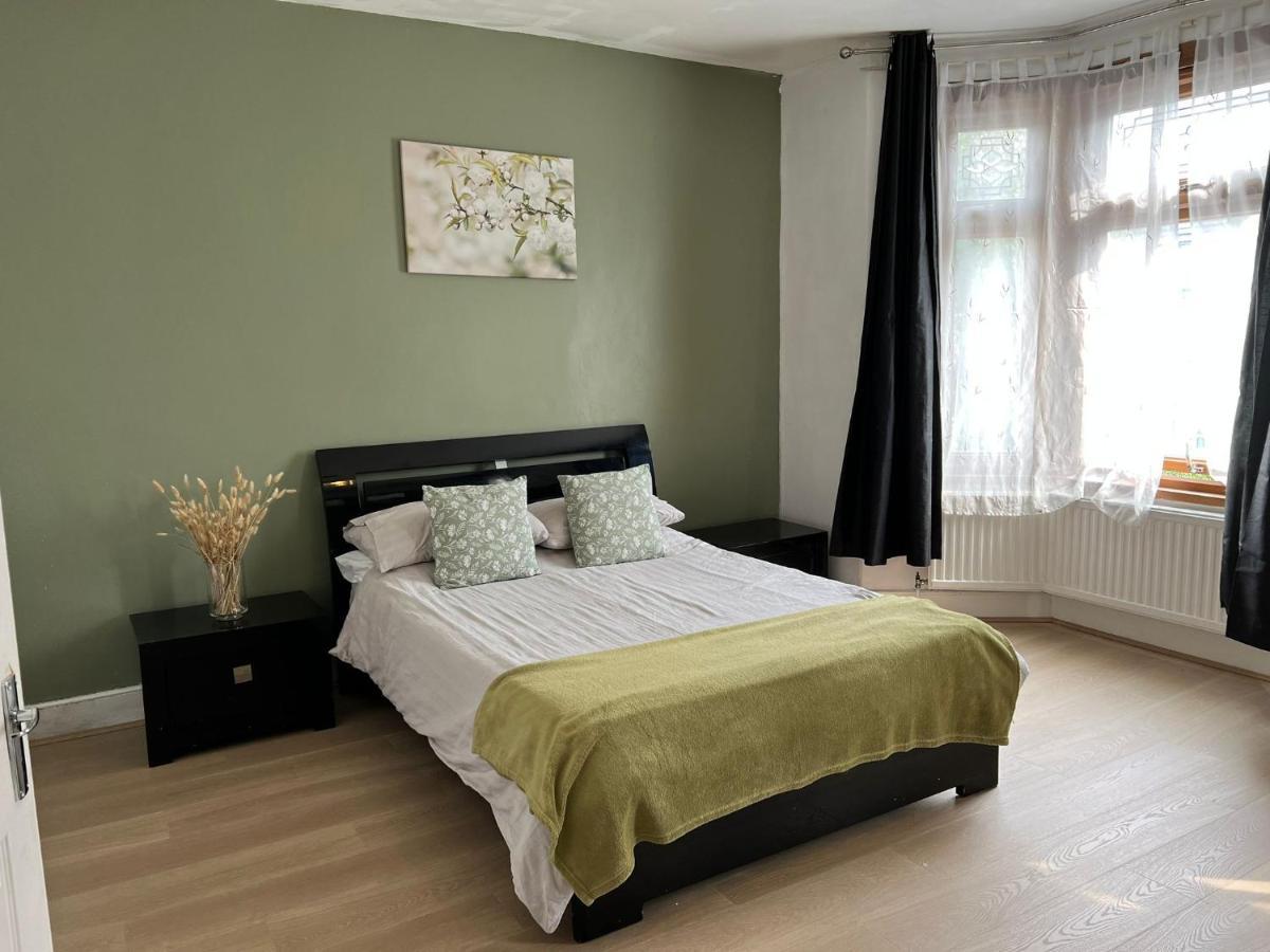 ホテル The Leyton Oasis ロンドン エクステリア 写真