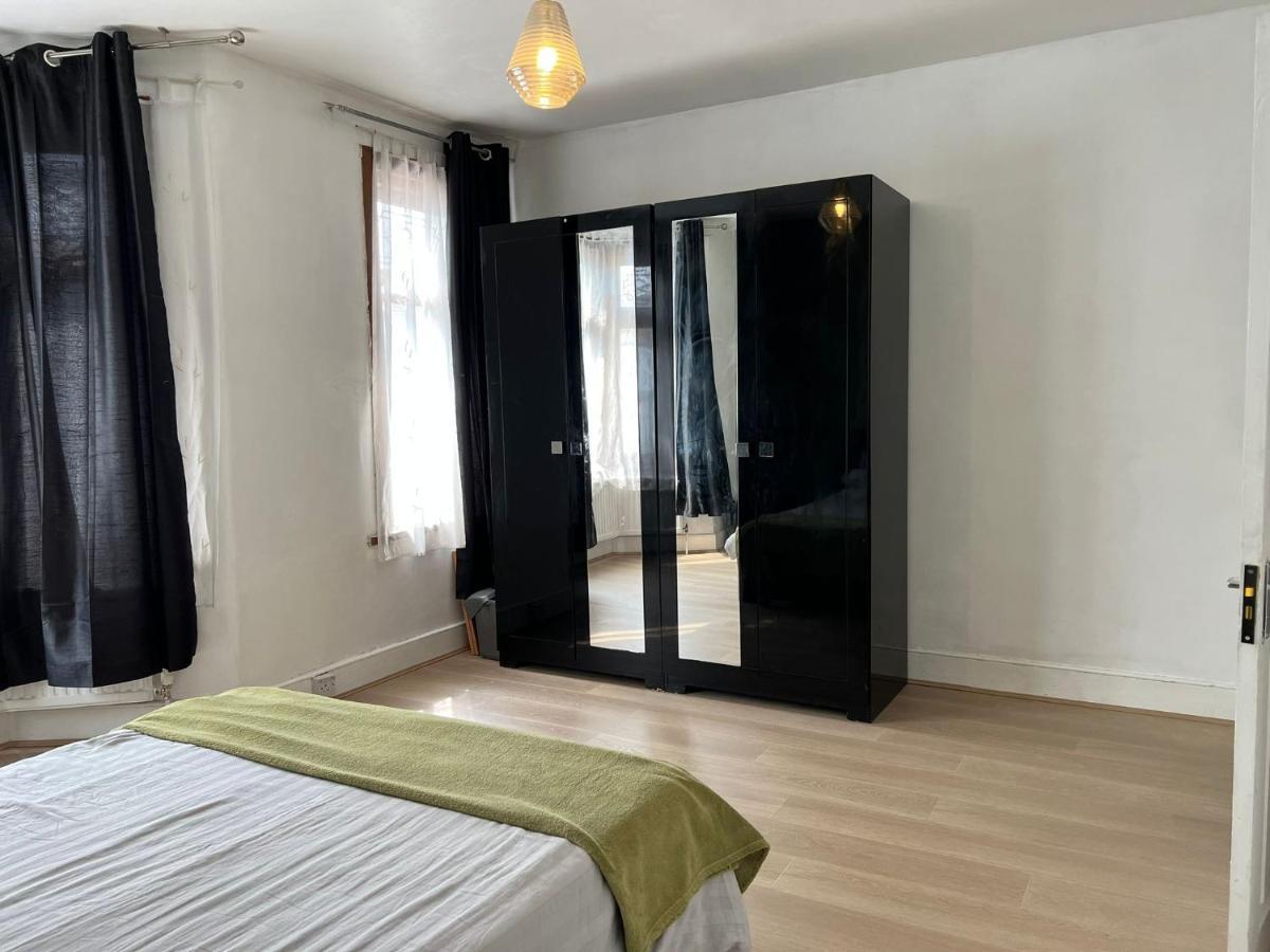 ホテル The Leyton Oasis ロンドン エクステリア 写真