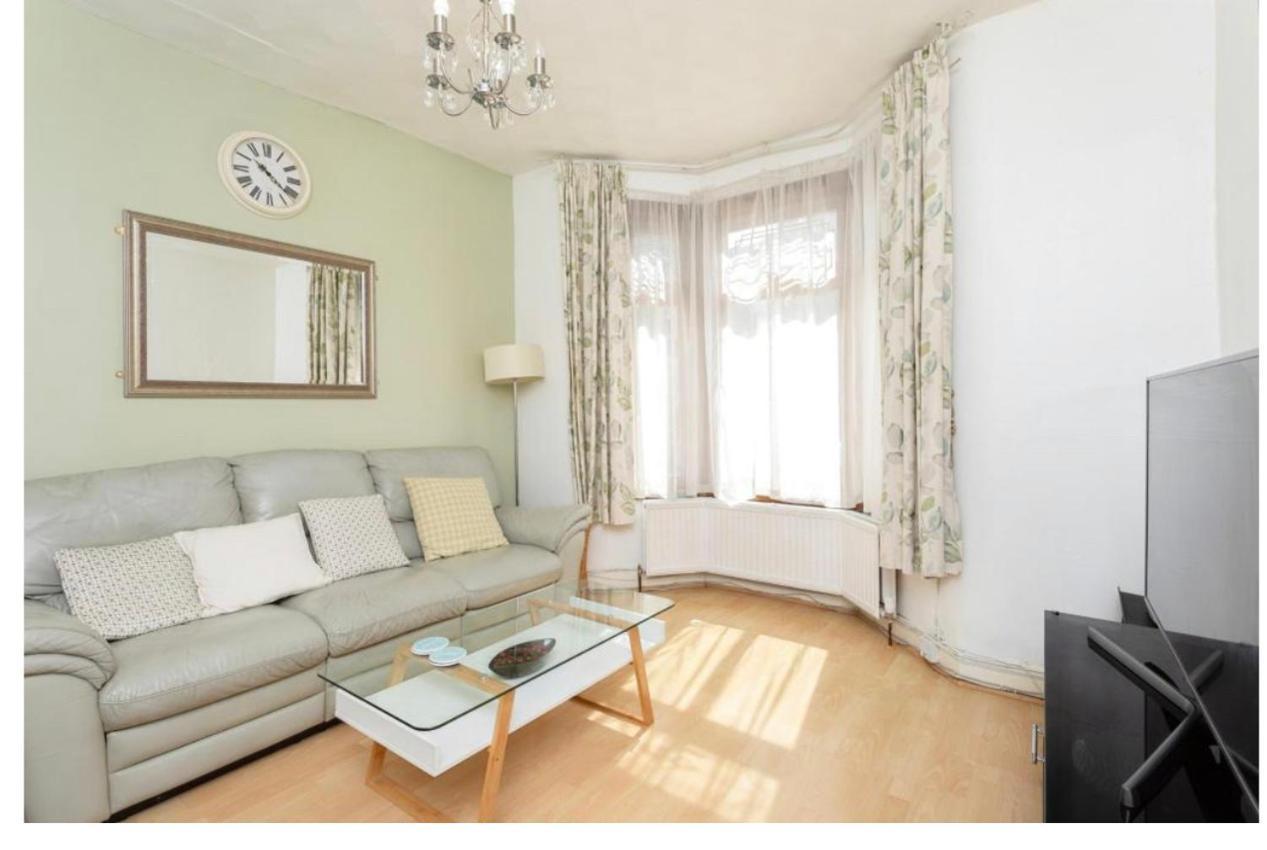 ホテル The Leyton Oasis ロンドン エクステリア 写真