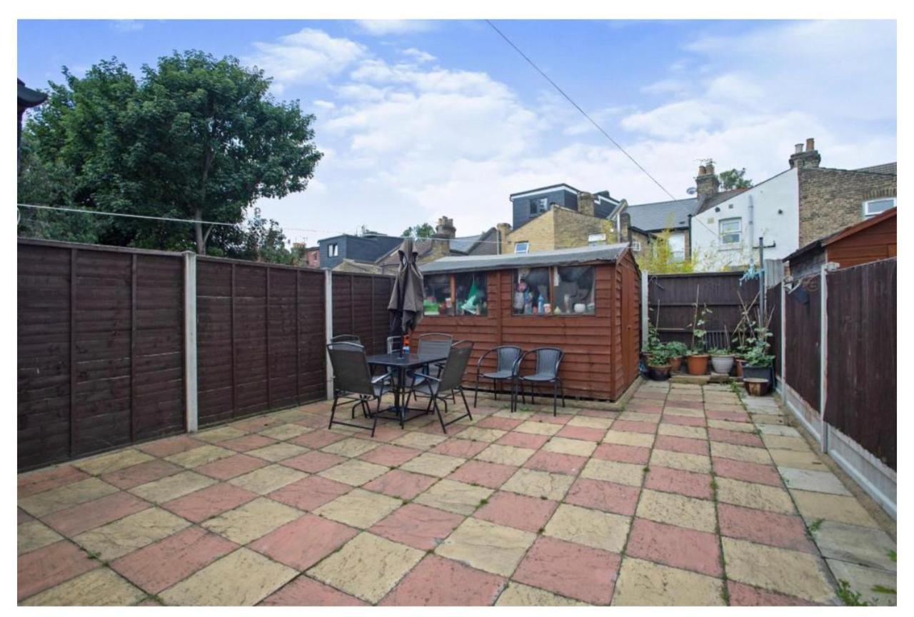ホテル The Leyton Oasis ロンドン エクステリア 写真